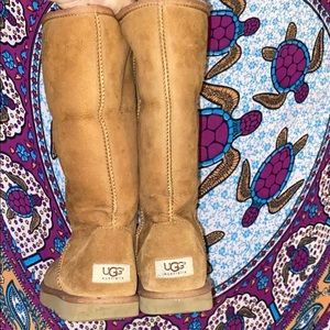 UGGS tan genuine worn twice 🪐✨